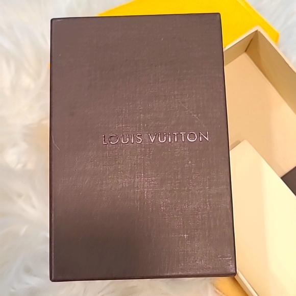 Louis Vuitton Key Holder - Picture 9 of 11